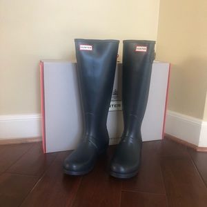 NIB Navy Tall Hunter Rain Boots